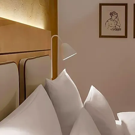 Walhalla Zen Regensburg 4* טגרנהיים